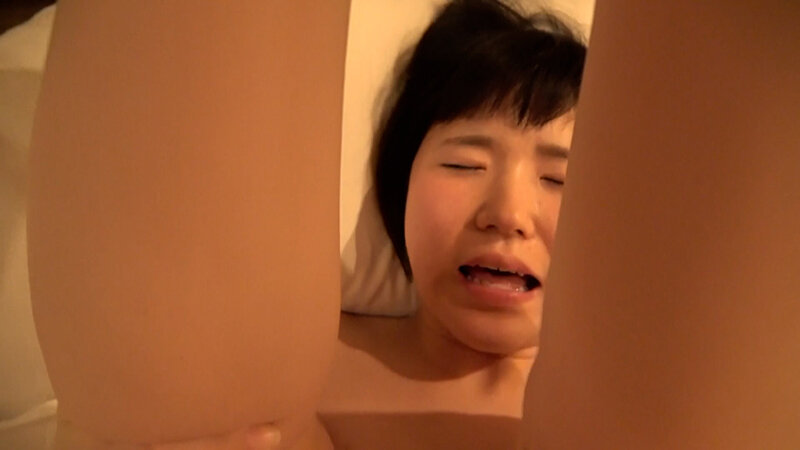 あどけない笑顔でオヤジ肉棒にしゃぶりつく明るくエッチな黒髪ショート娘とラブホで中出しFUCK！ サンプル 7