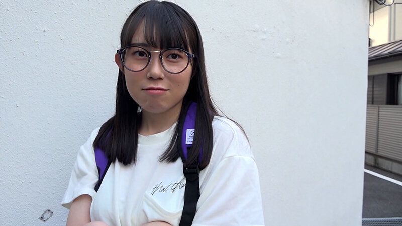 地味目な陰キャ眼鏡娘をナンパしてAV男優と嵌め撮りしませんか？もの静かな乙女も性への興味は尽きない貪欲SEX！ サンプル 2