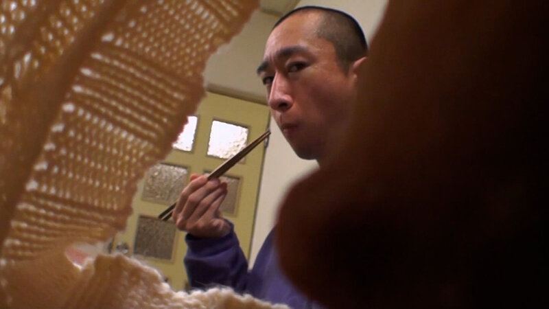 うちの母ちゃんは性欲強め！夕飯のおかずはオナニーに使ったナス！？ サンプル 3