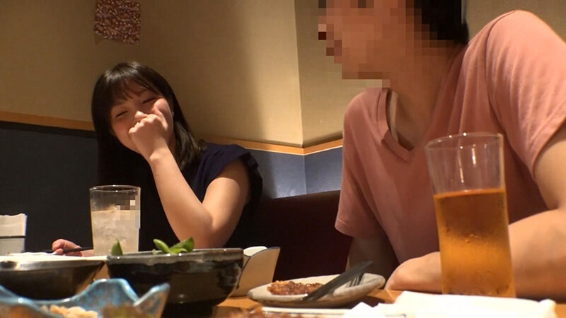 【チ〇コだぁ～い好き奥さん】この人妻の親切心から広がったチャンスでホテルにGO！初めて会ったオトコとの距離感がバグってる奥さん、肉棒を見た瞬間の笑顔がエロっ！ サンプル 1