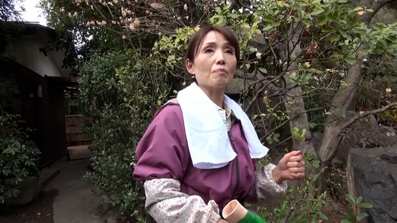 地方の山間部の田舎で暮らす熟女が刺激を求めてAV出演！あまりの興奮にカメラの前で痴態を晒しイキまくる！ サンプル 1