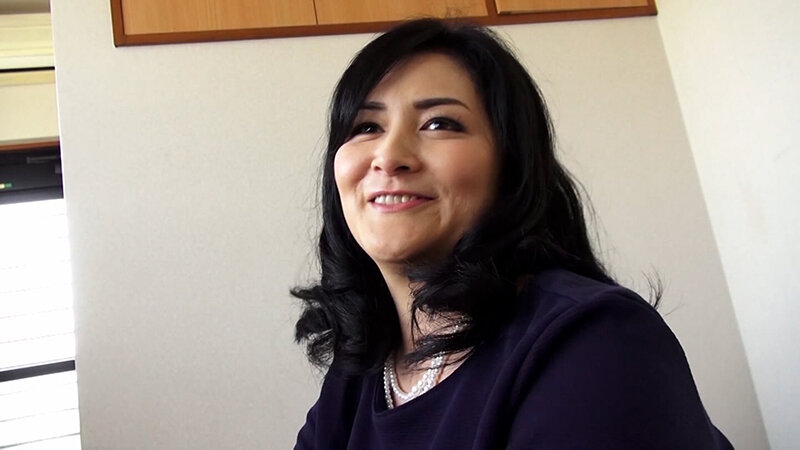 ナンパされて昼間から男の自宅で嵌め撮りセックスに溺れる欲求不満でムッチリボディのヤリマン熟女！ サンプル 1