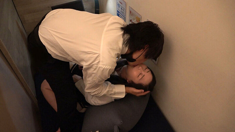 狙われた巨乳！ネカフェ店員の凶行映像！意識を失った女性客に迫る魔の手！ サンプル 3