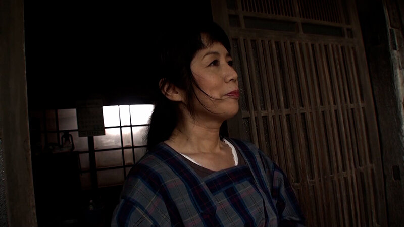 ポツンと離れた大きなお家で独り身の熟女が欲求不満に耐え兼ねAVに応募！一見真面目な地方のおばさんの痴態交尾！ サンプル 1