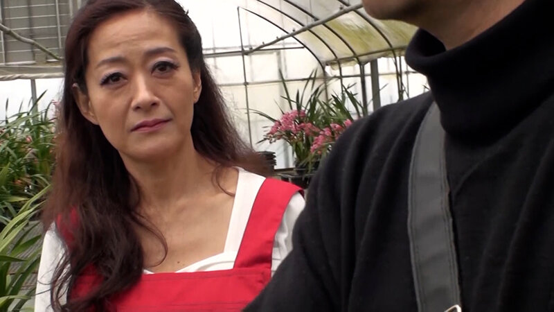 旦那さんは海外に長期出張中で欲求不満を解消する為にAVセックスを選んだ一見真面目で清楚な熟女が本能丸出しで痴態を晒す！ サンプル 2