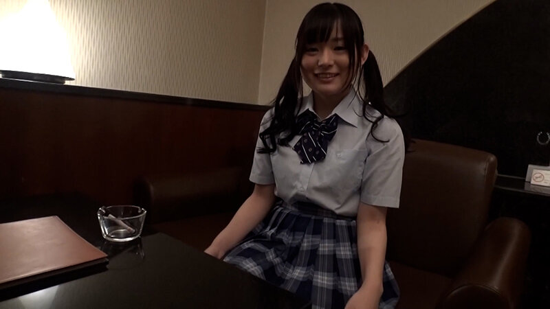 あどけない笑顔でツインテールに束ねた黒髪純情娘とコスプレ個撮テイの嵌め撮りセックス！ サンプル 1