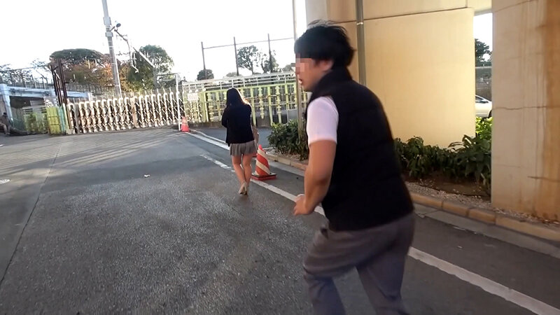 バイト帰りの清楚系娘をナンパ！AVとわかっていてもラブホについてくるむっつり娘とパコパコハメまくり！ サンプル 1