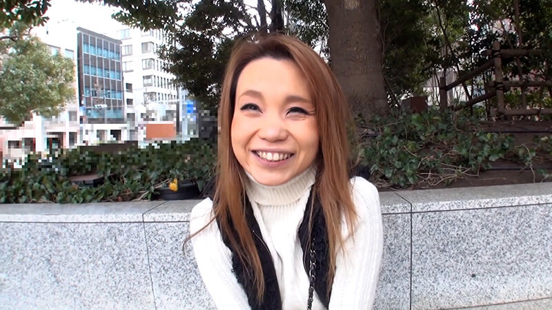 SNSで知り合ったアクティブな夏女と個撮テイで個室にインしてナシクズシの嵌め撮り中出しセックス！ サンプル 1