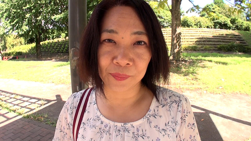 超絶感度で何度も絶頂を繰り返す逸材熟女！男優SEXで強烈な快感を知った今、撮影SEXに嵌り癖になるドスケベ熟女！ サンプル 1