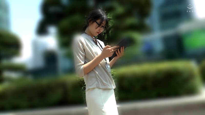 韓国の街角ナンパ！長身スレンダー美女をナンパしてナシクズシ的なボディタッチ！ちょっと期待のむっつり心開花の美女と日韓交流戦！ サンプル 1