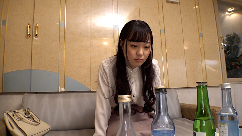 清楚な大人しい雰囲気のお姉さんをナンパしてホテルにIN！実はエッチな展開を期待してる性欲旺盛むっつりヤリマン娘とパコパコ絶頂嵌めハメSEX！ サンプル 2