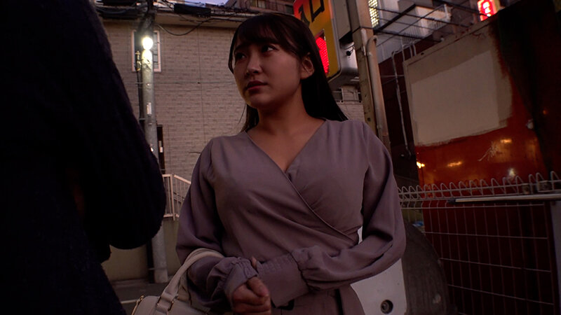 ネット番組の企画に協力して欲しいと街行く美女をナンパしてホテルIN！清ました顔してむっつりスケベ美女とノリパコ絶頂嵌めまくり！ サンプル 2