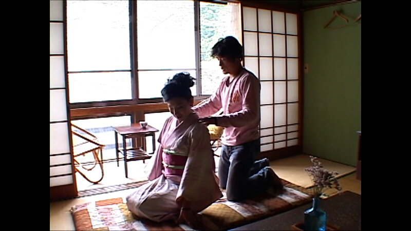 東京近県の長閑な山間の温泉旅館の美人女将。姉妹のレズ、家庭内の禁断のSEX！ 昭和の時代を感じさせる官能エロドラマ！ サンプル 2