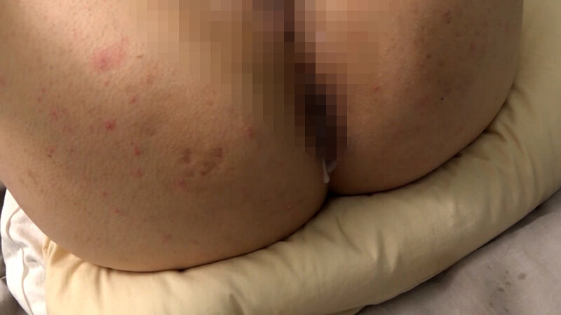 冷え切った夫婦生活の寂しさを埋める為に呼んだニューハーフデリヘル嬢は愚息だった！まさかの愚息の変貌ぶりに勃起する2本の肉棒！ サンプル 14