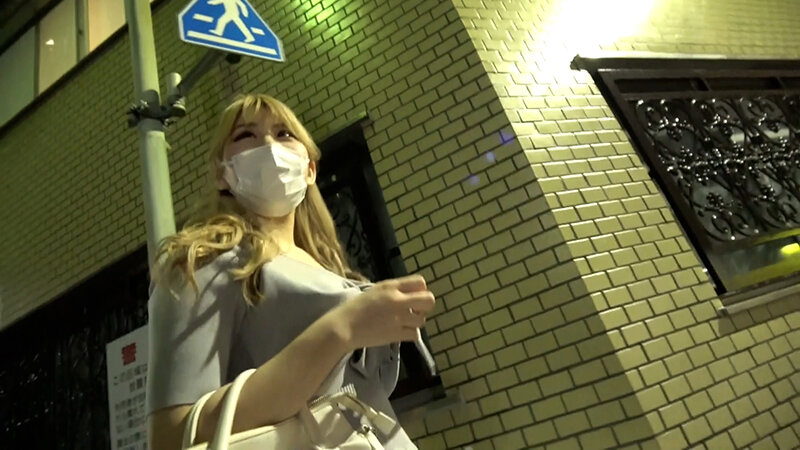 街行く巨乳美人娘をナンパ。ちょっとだけならと言いながら、ホテルで嵌め撮りOKのノリパコ中出しセックス！ サンプル 1