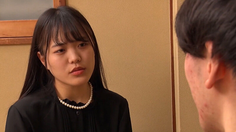 夫の三周忌に訪れたちょっと嫌いな義弟に組み敷かれ遺影の前で、はしたなくイキまくる美しき未亡人の悲しき性！ サンプル 1