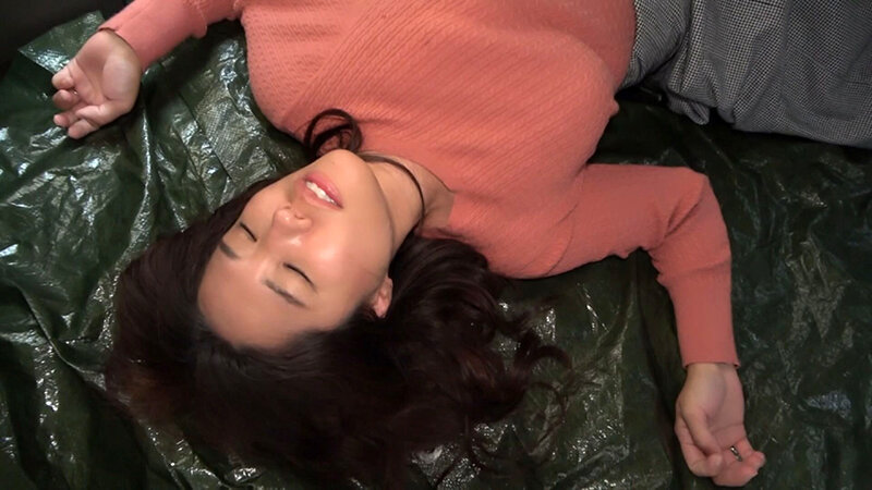 理性を失った男の欲望に、逃げ場はなかった！薄れゆく意識の中で行われた中出しセックス！ サンプル 1