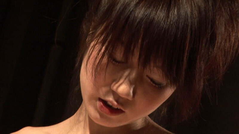 チャイナ服で男を翻弄する妖艶な極上美人！固くなった肉棒をフェラ抜きしたら高速騎乗位で精液を搾りとる！ サンプル 19
