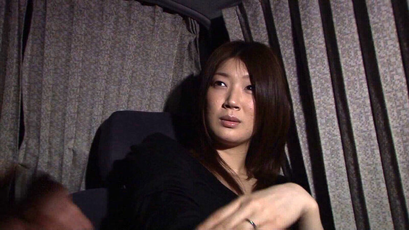 嫌そうな顔をしていても下は嘘をつけない正直な身体！セックスレスな奥様の欲求を肉棒で埋め尽くす！勢い余って中出ししたらガチギレされちゃいました…。 サンプル 1
