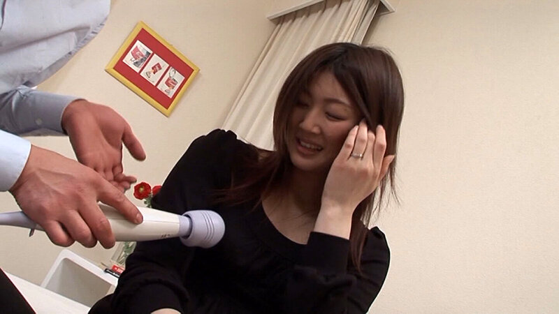 嫌そうな顔をしていても下は嘘をつけない正直な身体！セックスレスな奥様の欲求を肉棒で埋め尽くす！勢い余って中出ししたらガチギレされちゃいました…。 サンプル 6