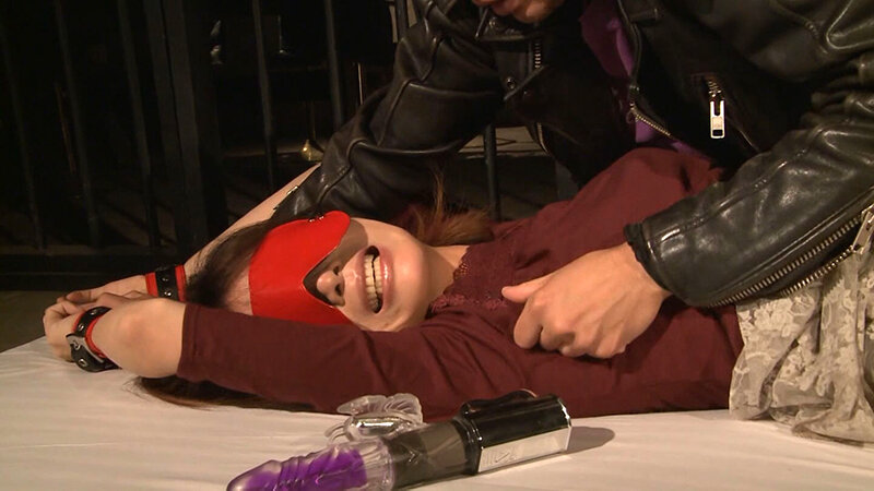 抑えきれない男の欲望とその代償！犠牲になってしまった色白ボディのモデルさん！望まない中出しSEX！ サンプル 1