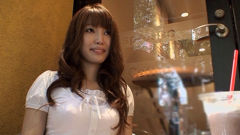 見た目はハデなのに実は恥ずかしがり屋？！ウエスト細いのに脱がせてみたらGカップな人妻さんと一期一会の中出しセックス！ サンプル 13