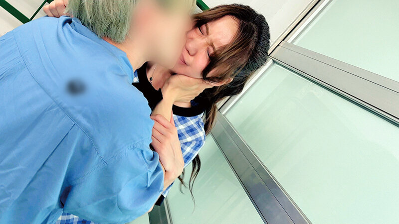 携帯ショップ店員××× ド〇〇〇〇〇〇勤務のHさんとNさん サンプル 9