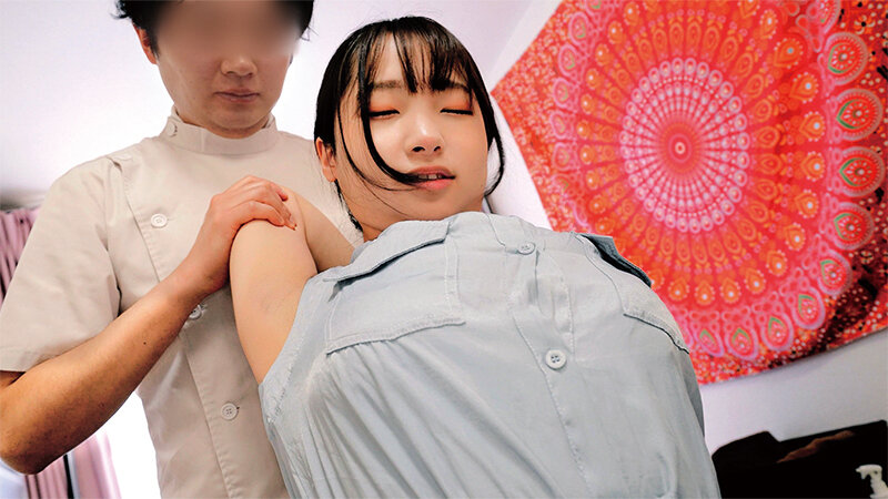 スキだらけのマキシワンピ巨乳妻をガチナンパ！着衣越しでもこぼれそうなデカパイ！透けるマンスジ！浮かび上がる潮シミ！クイックマッサージ体験で潮をまき散らしガチ絶頂！なつきさんとはるさん サンプル 4