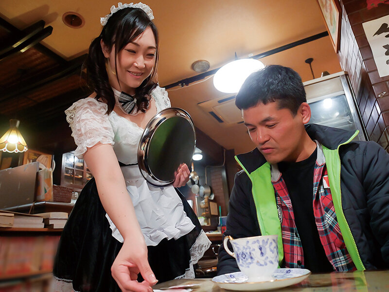 自慢のボディと美貌で男を堕とす働く熟女たち サンプル 4