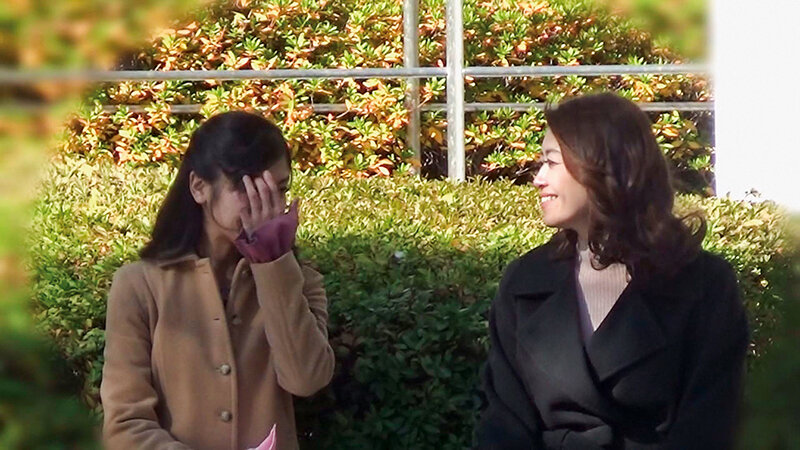 ねぇワタシとレズしてみない！？キレイなおねえさんが街で暇そうにしている女の子をレズナンパ！その場でお持ち帰り濃厚レズプレイで素人女子を堕とす！！ サンプル 1