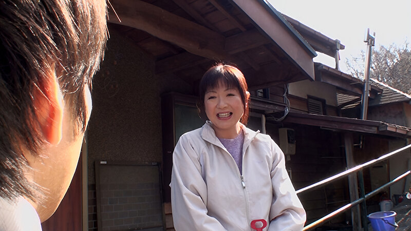 農作業で鍛えた腰使いで男をイかす 昭和生まれの田舎のおっかさん サンプル 1