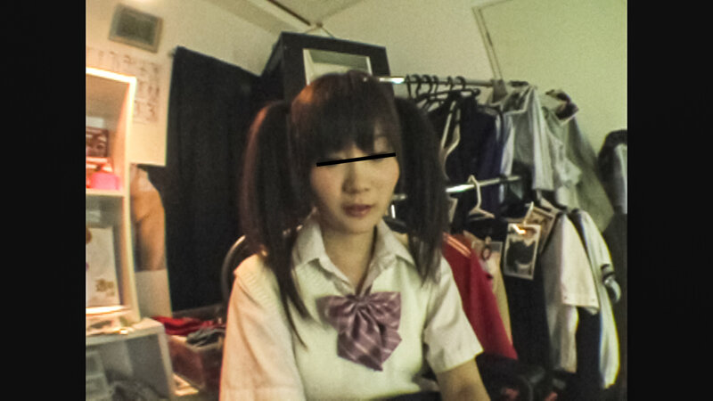 盗撮！ブルセラショップで外国人店長にハメられた女子〇生たち サンプル 14