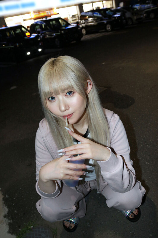 深夜の田舎のコンビニでウロウロしているギャルを簡単にお持ち帰り出来るのか検証 レンちゃん サンプル 3