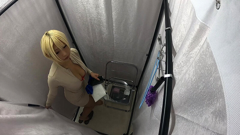 金髪ギャルがセクシー下着にお着替え サンプル 1