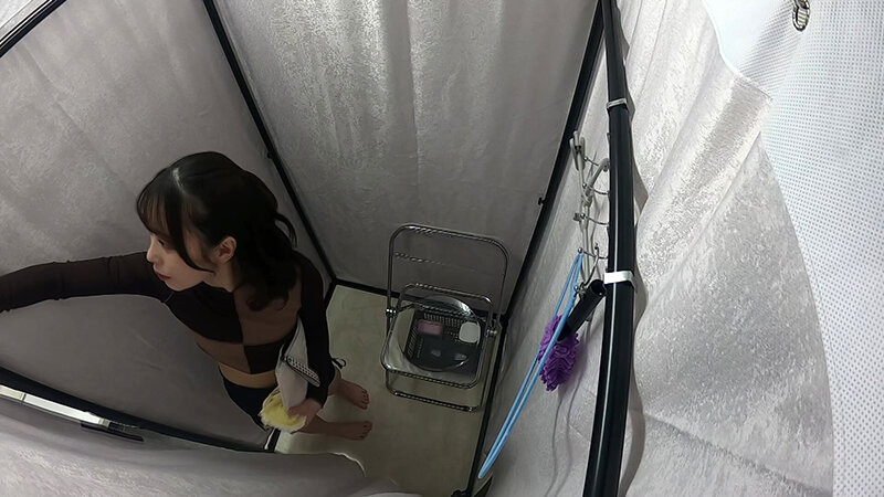 へそ出しルック！セクシーおねえさんのお着替え サンプル 10
