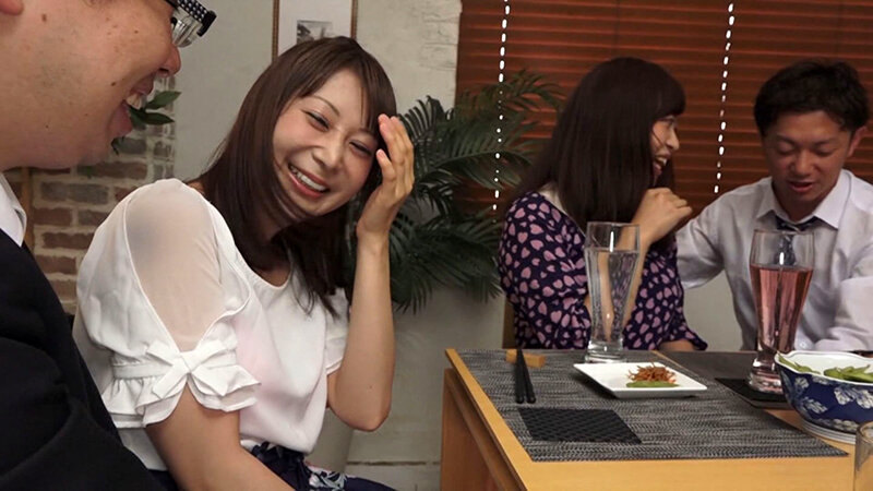 女子会中の熟女を持ち帰って中出しをキメる！ サンプル 1