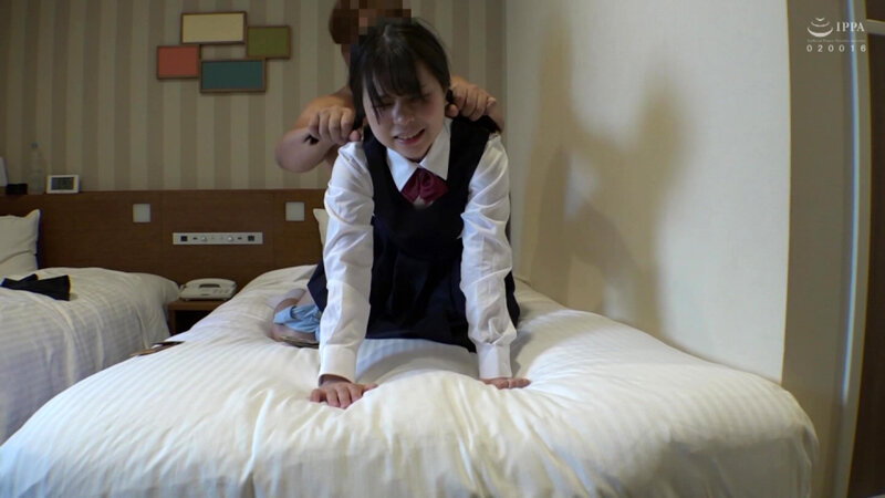 よだれダラダラ！幼いおさげの制服女子 サンプル 7