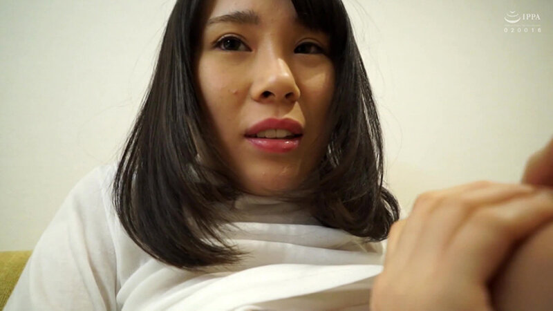 細身美乳ボディの美少女が手マンで潮吹き！！ サンプル 1