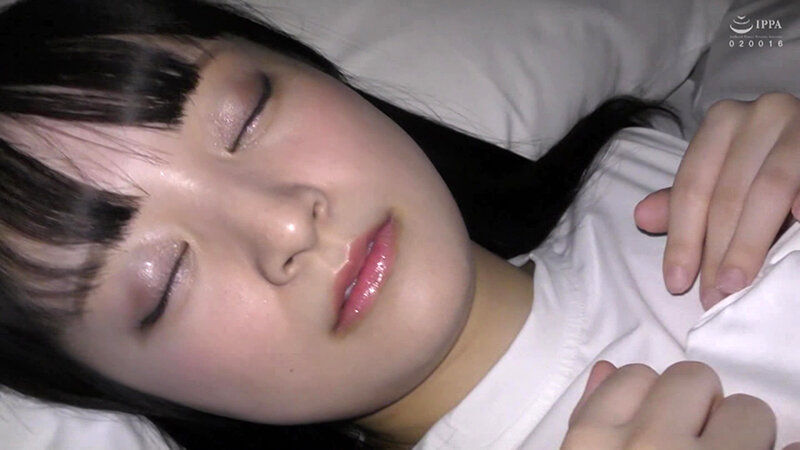 玉裏も舐めてくれるドールフェイスの色白巨乳の女の子 サンプル 1