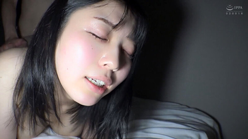 「奥気持ちいぃ…！」ほどよい柔らかムッチリ恵体の人妻を抱く サンプル 4