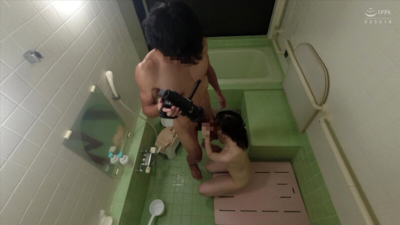 ちっぱい美少女が男のために連続フェラ！ サンプル 9