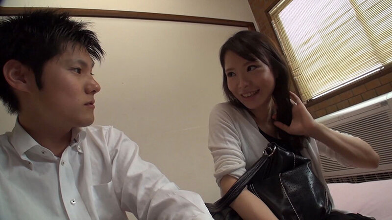 なりゆきSEXでうっかり本気モード！夢中で快楽を貪るスレンダー美人妻 サンプル 1