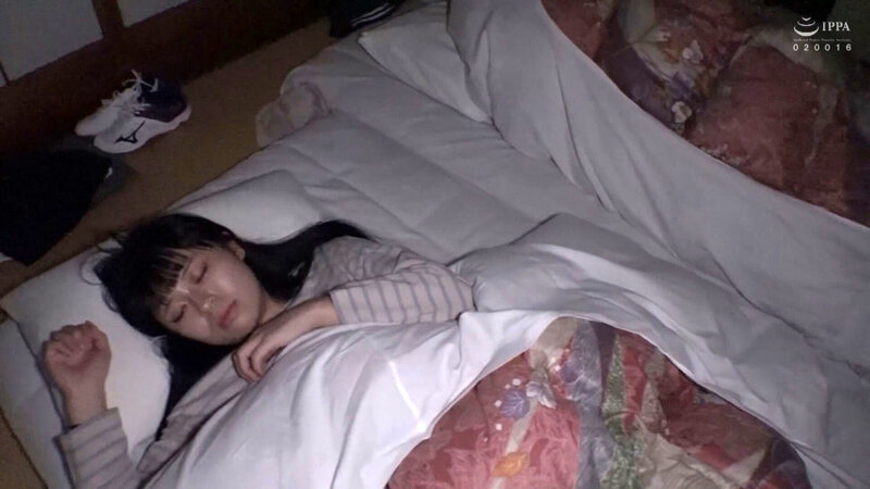 濡れやすいエッチなJKと息を潜めて内緒のエッチ サンプル 1