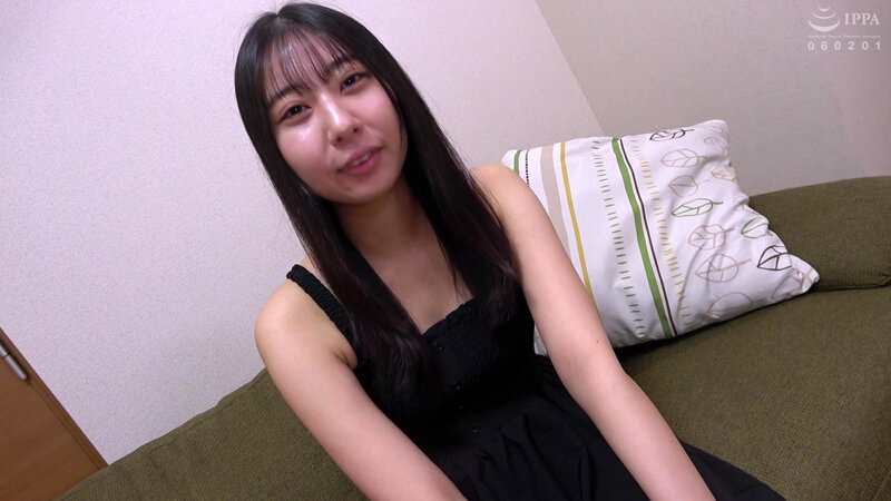 【二人がかりのくすぐり蹂躙 】「ひゃあっ！そこダメっ…！」清楚な黒髪店員・片寄しゅうか、ソファでお尻とおヘソを狙い撃ち サンプル 1