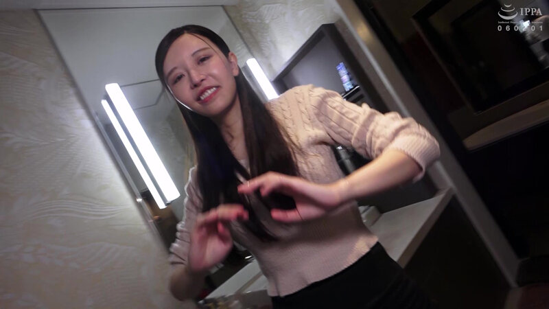 【理性崩壊の筋トレ】「ひぃっ、ひゃはははっ！だめぇ、壊れちゃうっ！」若林ゆりなの極上ボディが笑い叫ぶ。スクワット中の無防備な脇と胸を襲う、約束された完全敗北 サンプル 1