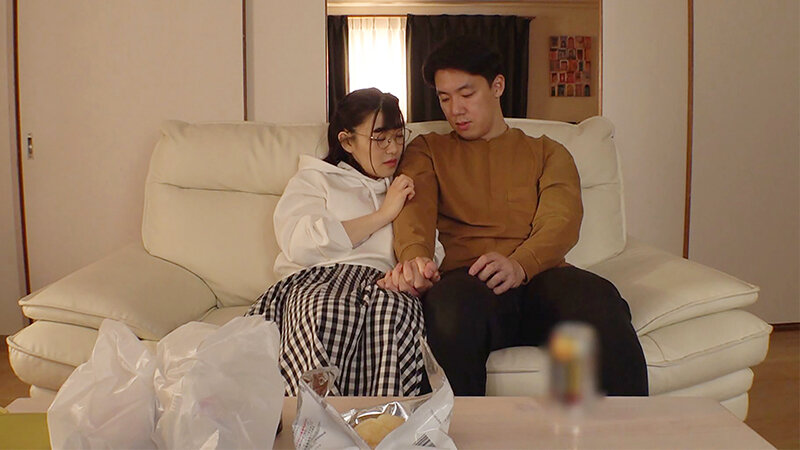 隠れ巨乳のめがね女子と宅飲み＆生挿入 サンプル 1