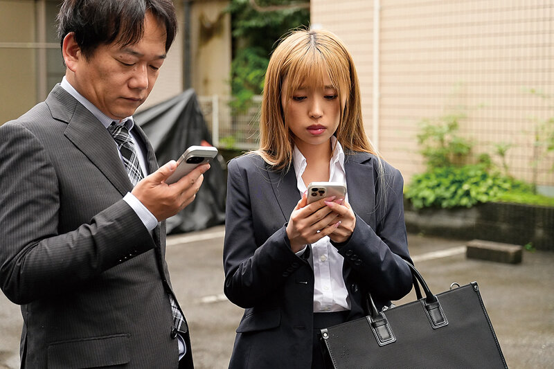 まさかの相部屋＆逆NTR 冴えない上司の俺に会社で一番の美人部下が… 椿りか サンプル 4