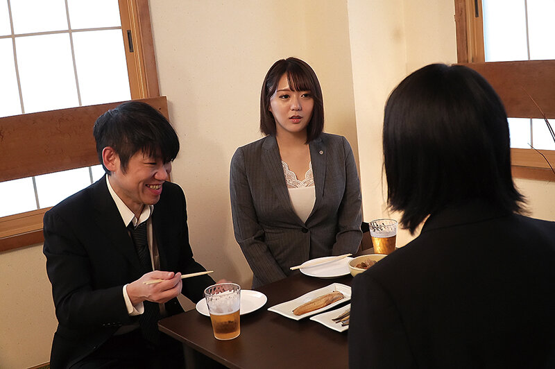 なんで一部屋しか予約してないの！？まさかの相部屋でポンコツ年上部下のエリートチ〇ポに夢中にさせられた私… 梓まりの サンプル 8
