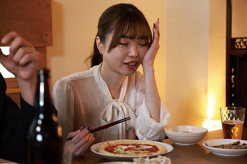 なんで一部屋しか予約してないの！？まさかの相部屋でポンコツ年上部下のエリートチ〇ポに夢中にさせられた私… 宮本さと美 サンプル 3
