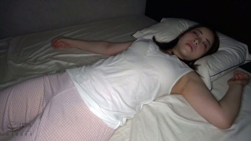 寝静まる美人巨乳の姉を○○する弟 恵奈 サンプル 4
